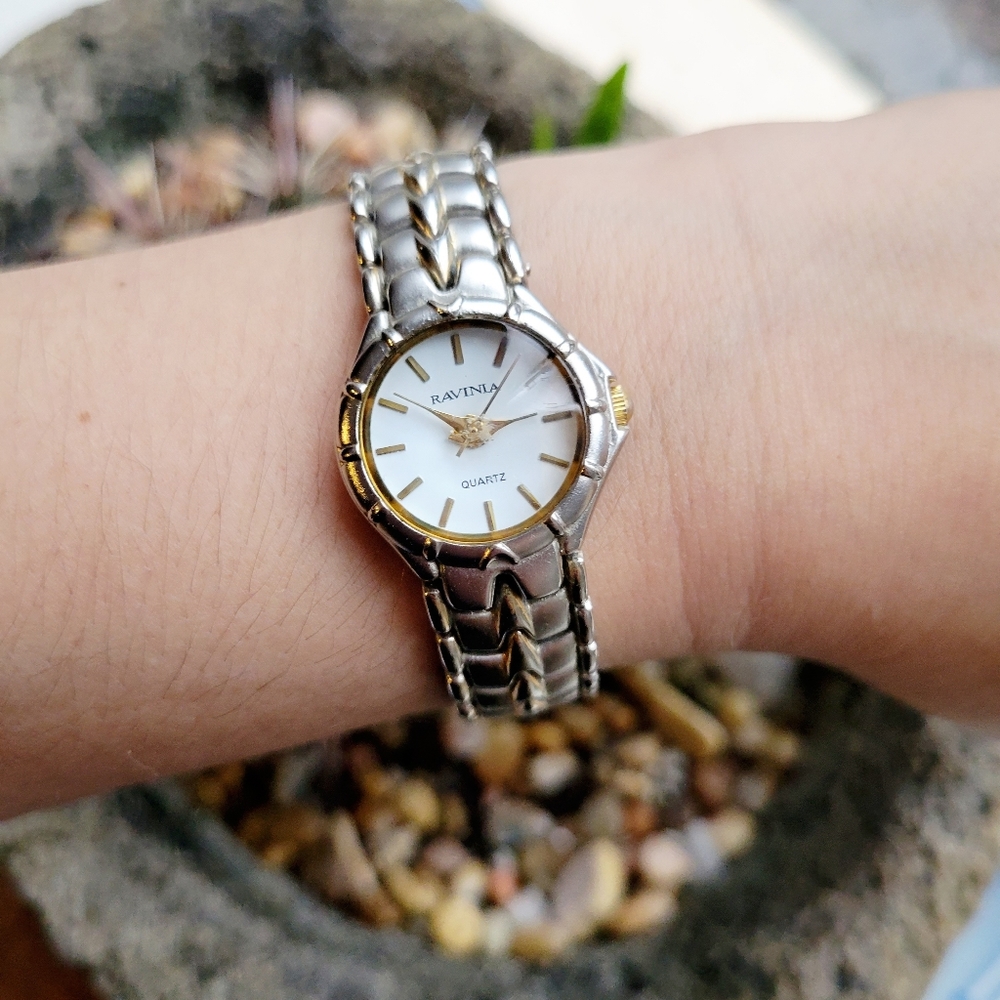 Classic Ravinia Quartz Watch - Picture 4 of 6